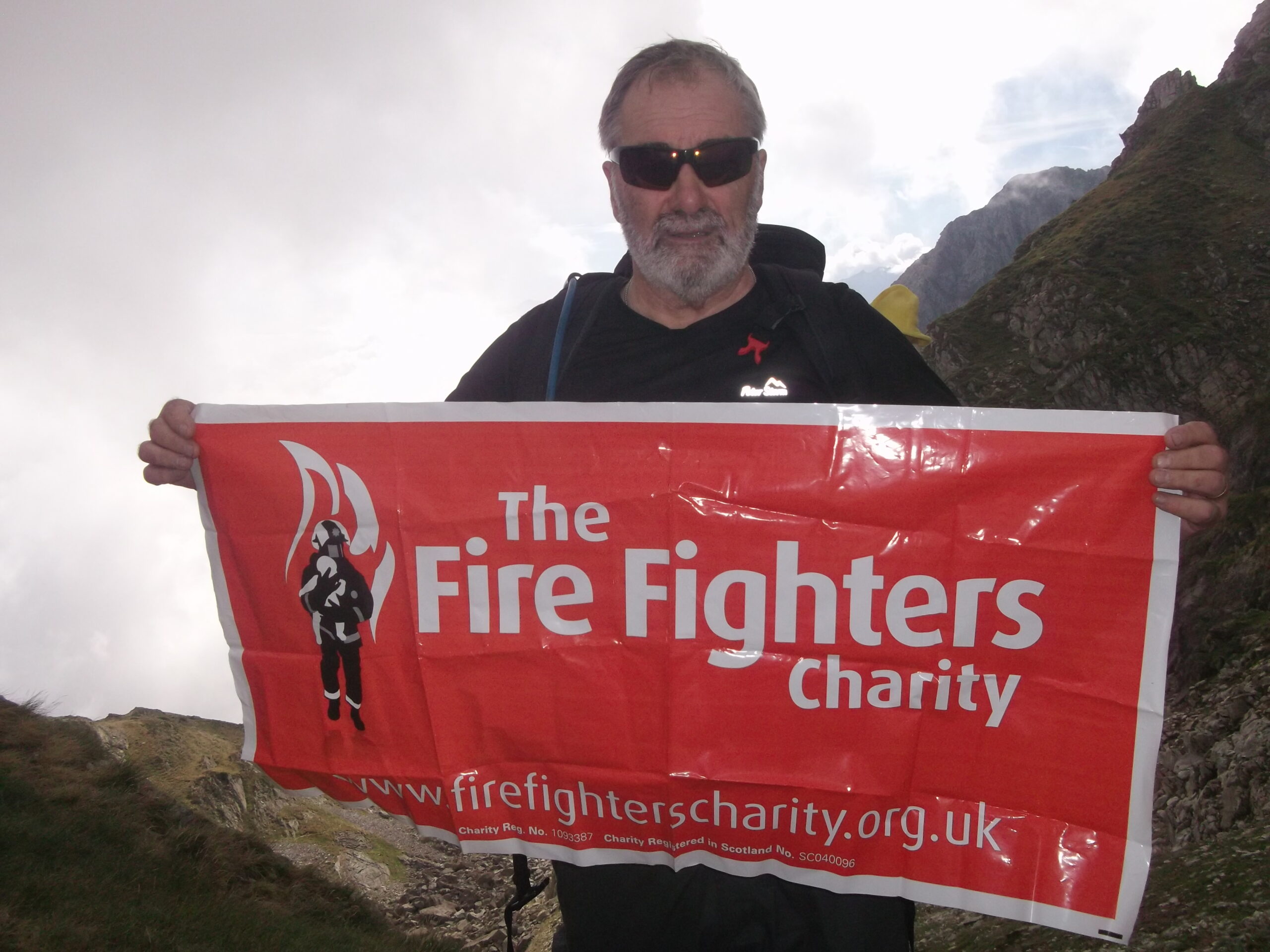 Dave Smith and flag on Pyrenees slope.